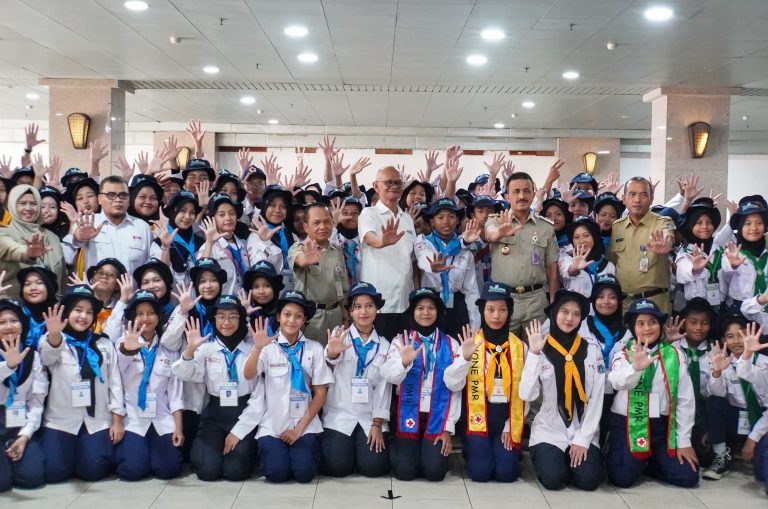 WALIKOTA JAKSEL, M. ANWAR LEPAS 219 PESERTA UNTUK TERJUN DALAM JUMBARA PMR PROVINSI DKI JAKARTA TAHUN 2025