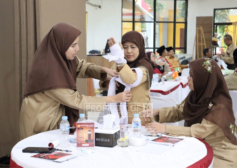 PMI Jaksel Bekali Praktik Pertolongan Pertama Bagi 168 Guru Madrasah Se-Jakarta Selatan