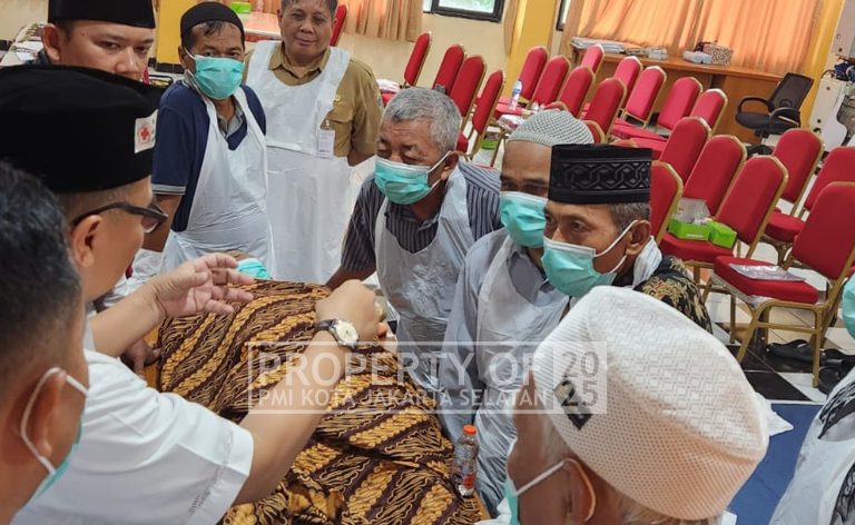 PMI BERSAMA KELURAHAN PETOGOGAN BERDAYAKAN MASYARAKAT MELALUI PELATIHAN PEMULIAAN JENAZAH