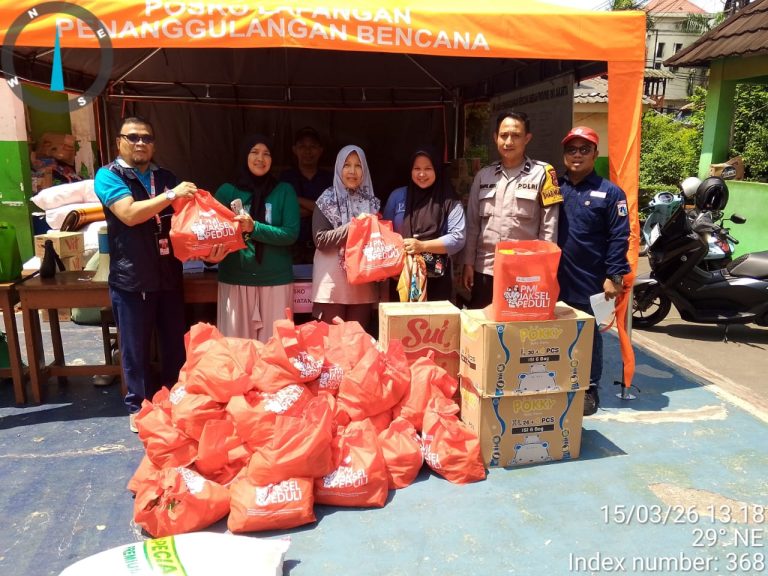 PMI JAKSEL BUKA LAYANAN KESEHATAN DAN SALURKAN BANTUAN PASKA KEBAKARAN 10 RUMAH DI BINTARO