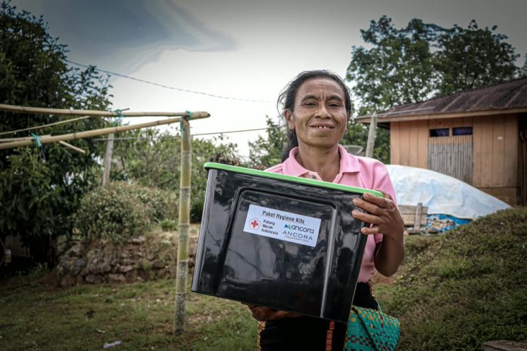 PMI JAKSEL SALURKAN 432 PAKET HYGIENE KITS BAGI PENYINTAS PASCAGEMPA NTT-FLORES